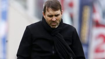 Coudet, en el centro de las críticas: el resembrado del Monumental generó malestar en River