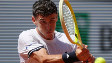 Histórico: el argentino Juan Manuel Cerúndolo eliminó a Jannik Sinner en Roland Garros