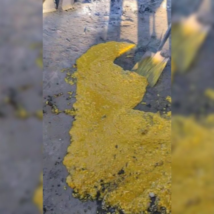 ¡De terror! Trabajadores se quedaron sin festejo porque se les cayó el locro al suelo