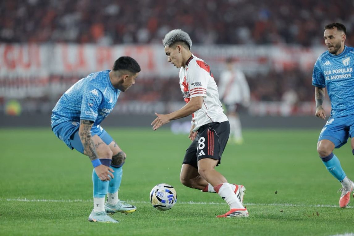 EN VIVO: Atlético Tucumán sorprende a River en el Monumental y le gana 1 a 0