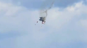 Video: impresionante choque de dos aviones militares en un show aéreo en Estados Unidos