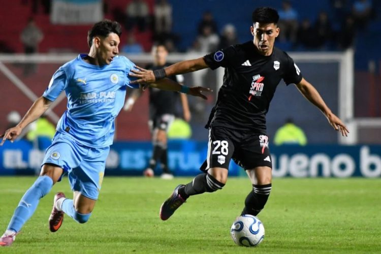 Deportivo Riestra y una visita sin margen de error ante Montevideo City Torque