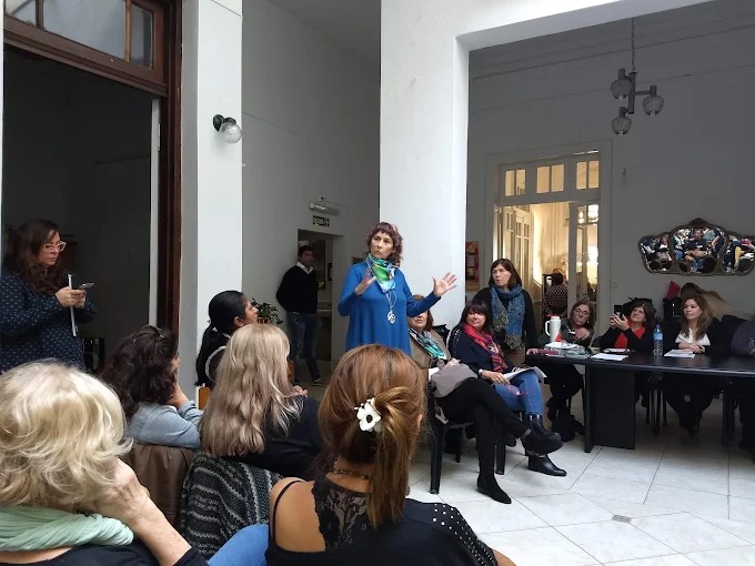 “El trabajo de las amas de casa es invisible”: SACRA impulsa afiliaciones y asistencia social en Santiago