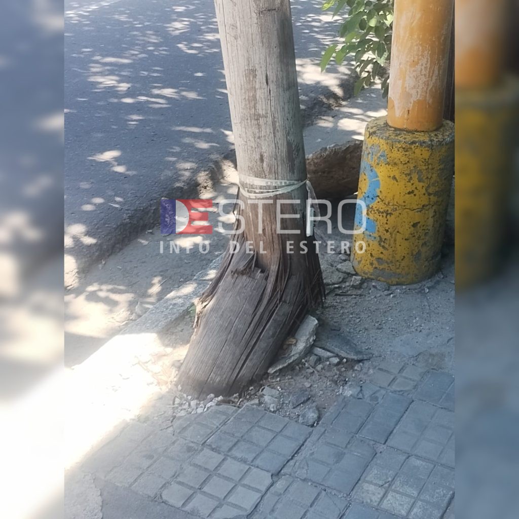 Peligro: advierten por un poste a punto de caer en Avenida Belgrano y Jujuy