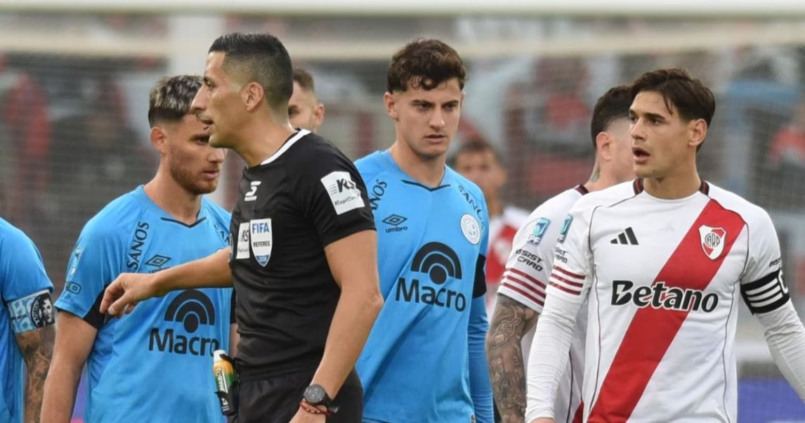 El árbitro Falcón Pérez rompió el silencio sobre el polémico penal en la final de Belgrano y River
