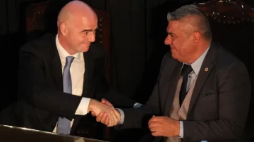 El mensaje de “Chiqui” Tapia a Infantino tras el Congreso FIFA