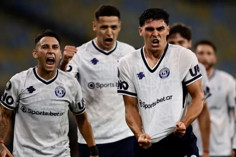 Independiente Rivadavia ganó en Bolivia, terminó invicto y líder del grupo
