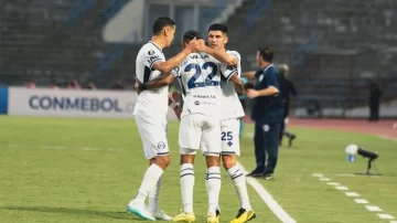 Independiente Rivadavia goleó a La Guaira y apunta alto en la Copa Libertadores