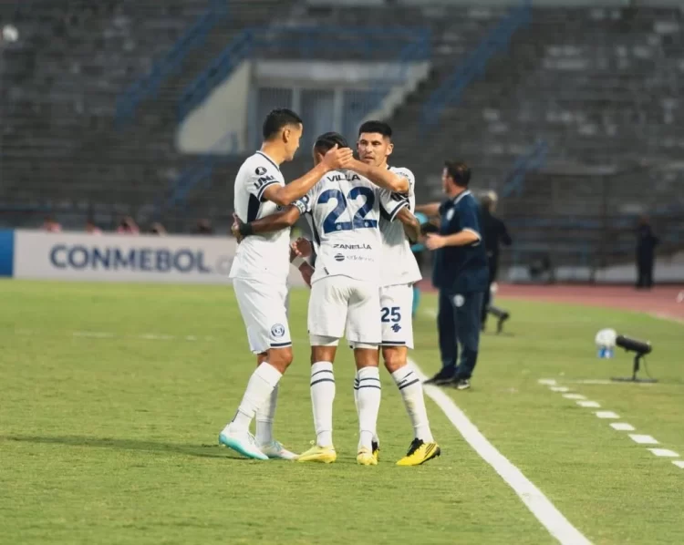 Independiente Rivadavia goleó a La Guaira y apunta alto en la Copa Libertadores