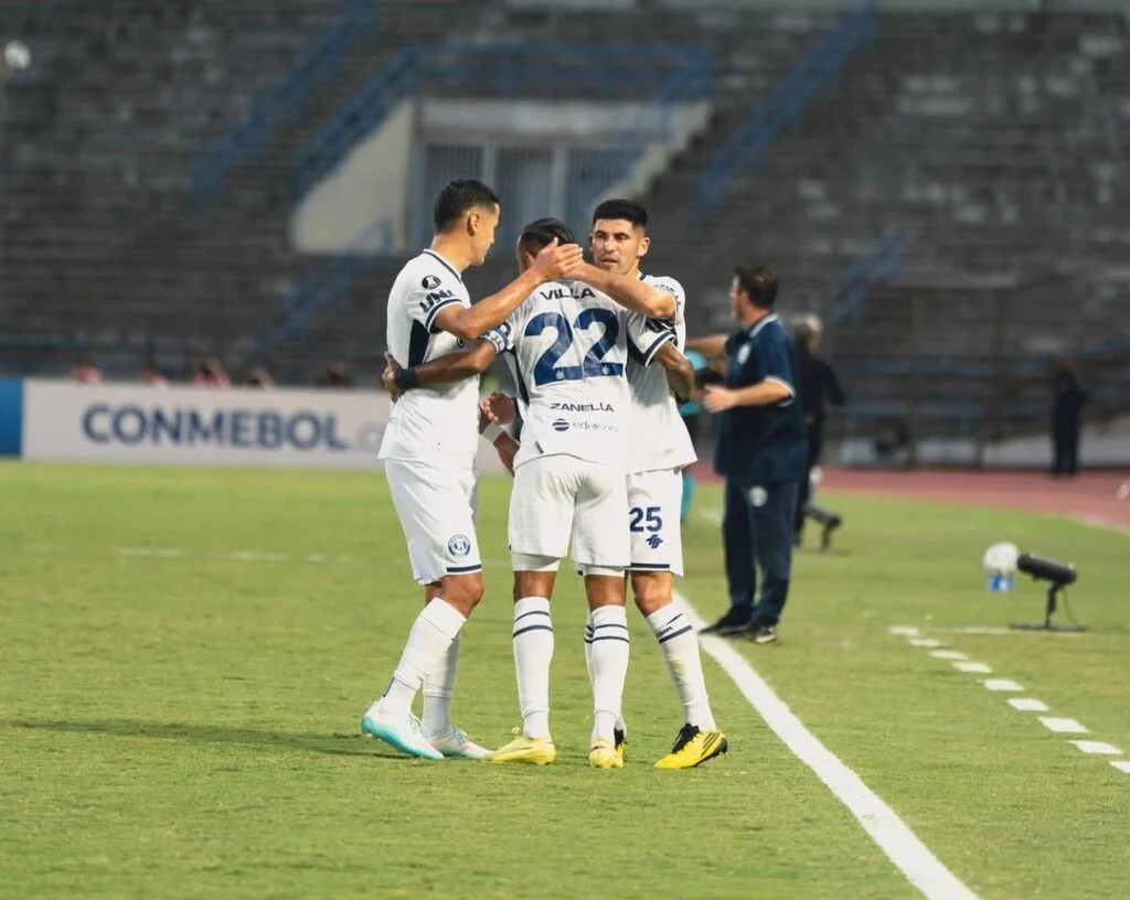 Independiente Rivadavia goleó a La Guaira y apunta alto en la Copa Libertadores