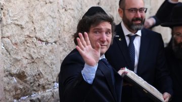 Un informe de la Universidad Di Tella asegura que la confianza en el gobierno de Milei sigue en caída