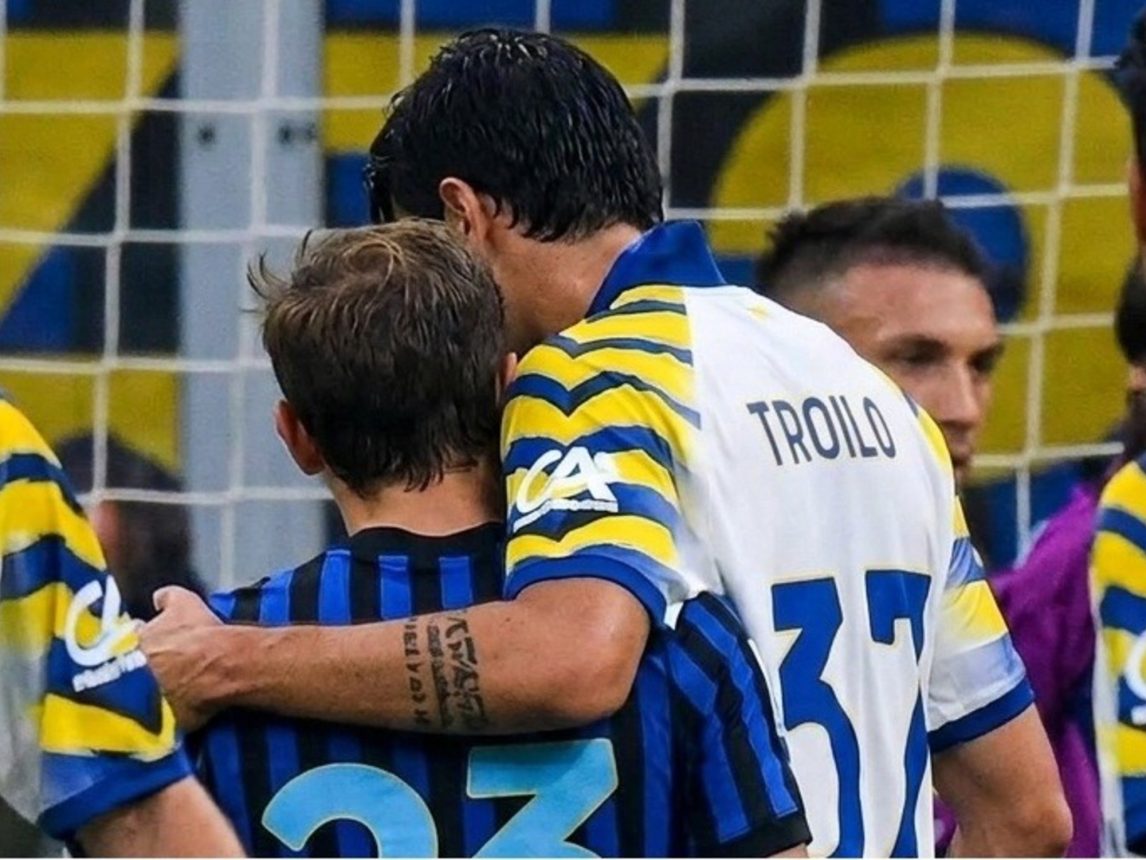 Picante cruce en Italia: Troilo chicaneó a Barella en pleno partido