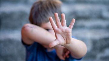 Un nene de 5 años le dijo a su maestra que quería “irse al cielo” porque su mamá le daba vino