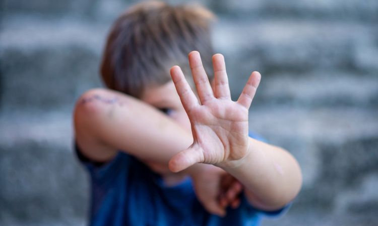 Un nene de 5 años le dijo a su maestra que quería “irse al cielo” porque su mamá le daba vino