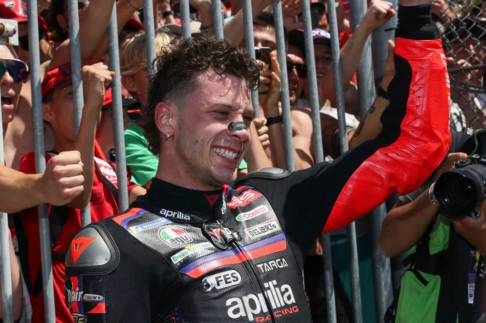 Bezzecchi hizo historia en Mugello y le dio a Aprilia un triunfo inolvidable en el MotoGP