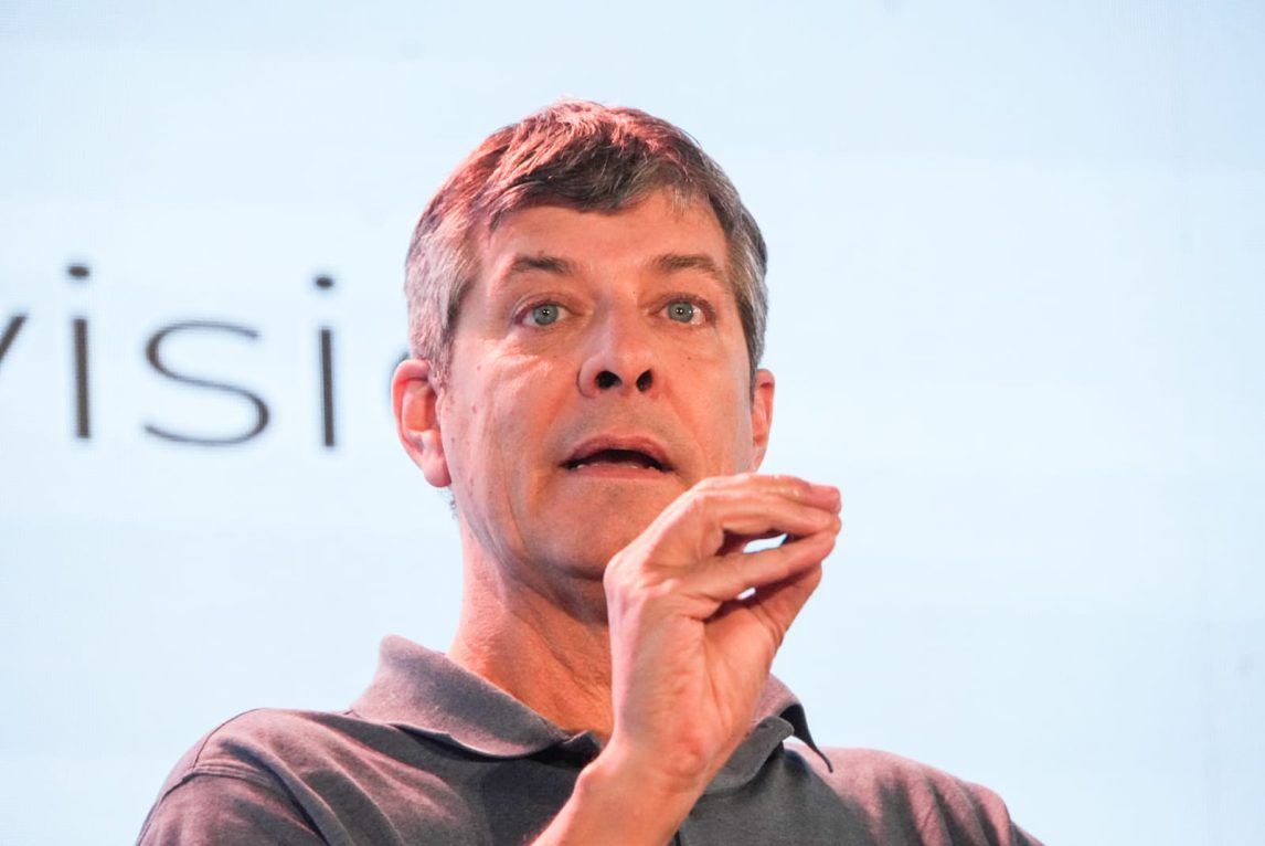 “Conozco más humanos haciendo cosas malas que robots, por el momento”, Mario Pergolini a Info del Estero durante su recorrida por el CCB