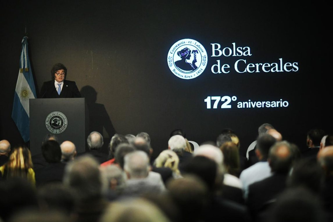 Milei anunció la baja de retenciones al trigo, a la cebada y a la soja
