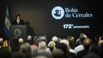 Milei anunció la baja de retenciones al trigo, a la cebada y a la soja