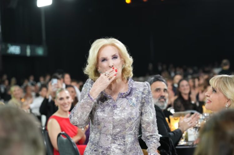 “Mis padres me llevaron a la inauguración”, el recuerdo de Mirtha sobre los 90 años del Obelisco