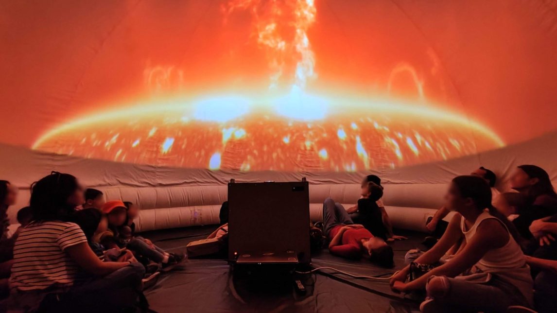 El planetario móvil Gemini llega a La Banda con una propuesta educativa e inmersiva para los chicos