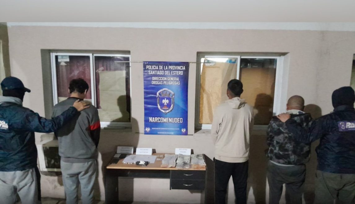 Cayeron tres sospechosos con cocaína y más de $2,6 millones en Frías