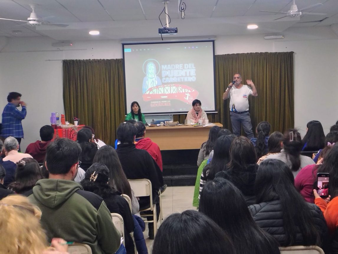 Debatieron sobre juventudes, consumo problemático y escuela en un conversatorio declarado de interés académico