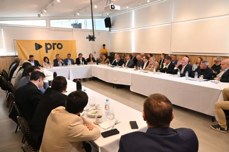 El pro lanzó el manifiesto “próximo paso” con críticas a la gestión y un llamado a la “lealtad verdadera”