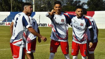 Unión Santiago festejó ante Comercio y sigue prendido arriba