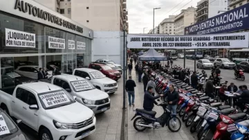 Boom histórico de motos y caída en la venta de autos en Argentina