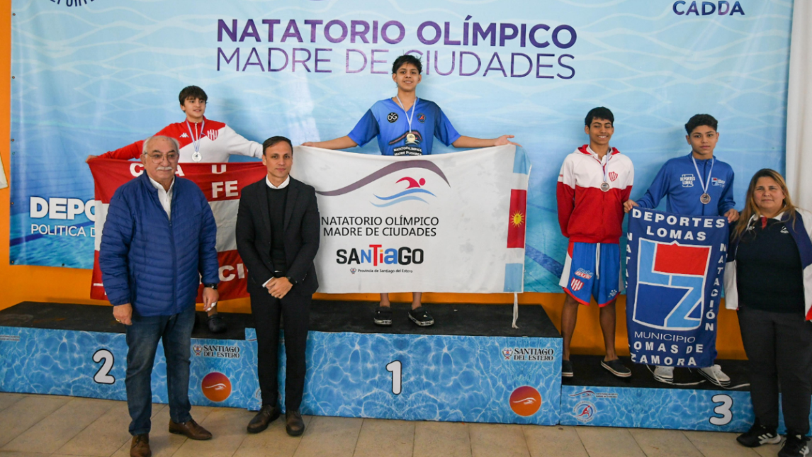 El jefe de Gabinete de Ministros, participó de la premiación del Campeonato República de Natación