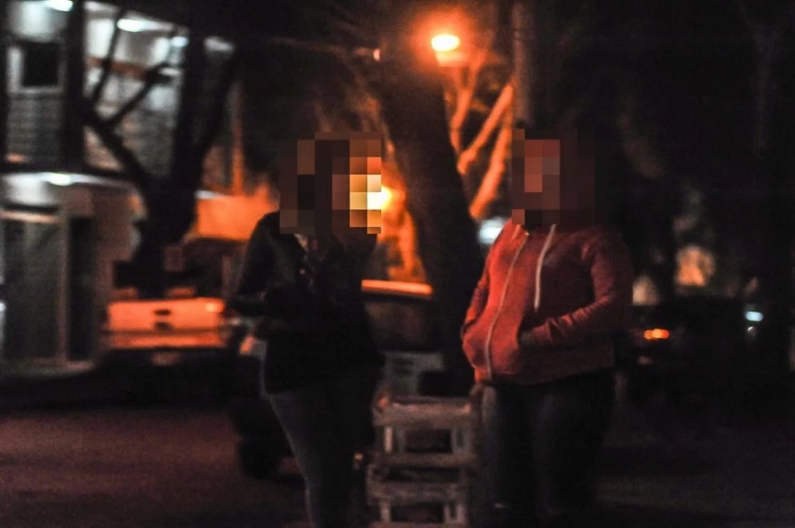 Trabajadoras sexuales aseguran que sufren ataques desde vehículos en varios puntos de la ciudad