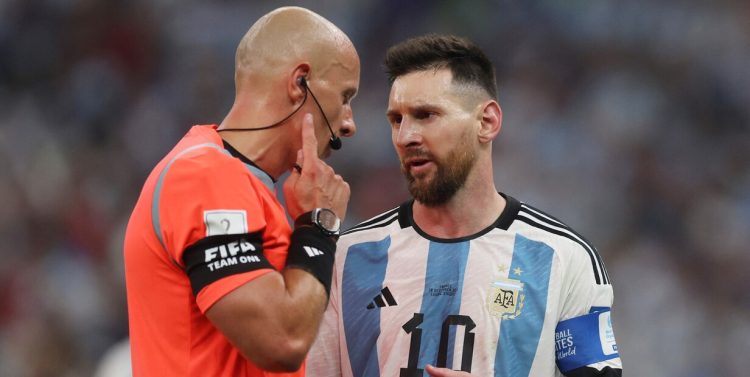 Argentina ya conoce al árbitro para enfrentar a Argelia