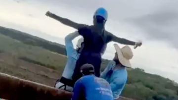 VIDEO: una mujer saltó desde un puente de 30 metros en Brasil, pero fue lanzada sin las cuerdas de seguridad y murió
