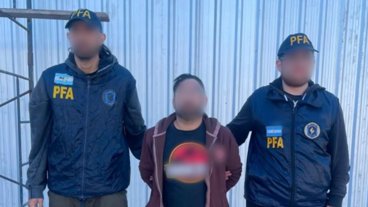 Detienen a un pai umbanda acusado de torturar y abusar sexualmente de una familia: les prometía solucionar sus problemas con rituales
