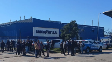 Entre Ríos: una fábrica de baterías cierra sus puertas y más de 100 trabajadores se quedan sin trabajo