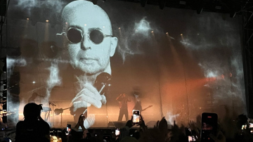 Wos emocionó a todos con el homenaje al Indio Solari en “Quemarás”