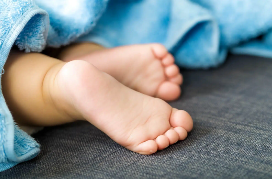 Se emborrachó y tiró a su hijo de 10 meses al suelo: la resolución de un caso que causó conmoción en Santiago del Estero