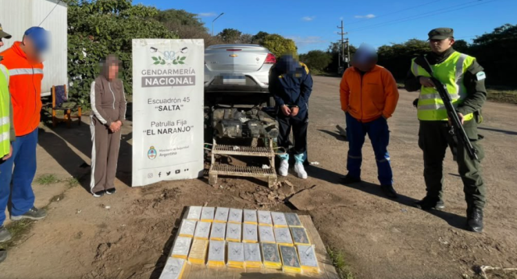 Descubren 27 kilos de cocaína “delfín” sumergidos dentro del tanque de combustible de un auto