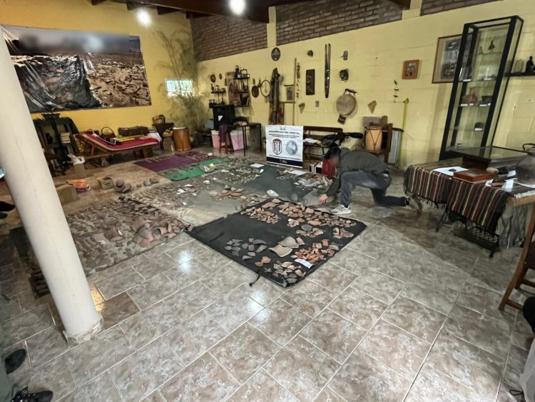 Córdoba: secuestran más de 1.000 piezas arqueológicas y documentos históricos en un allanamiento