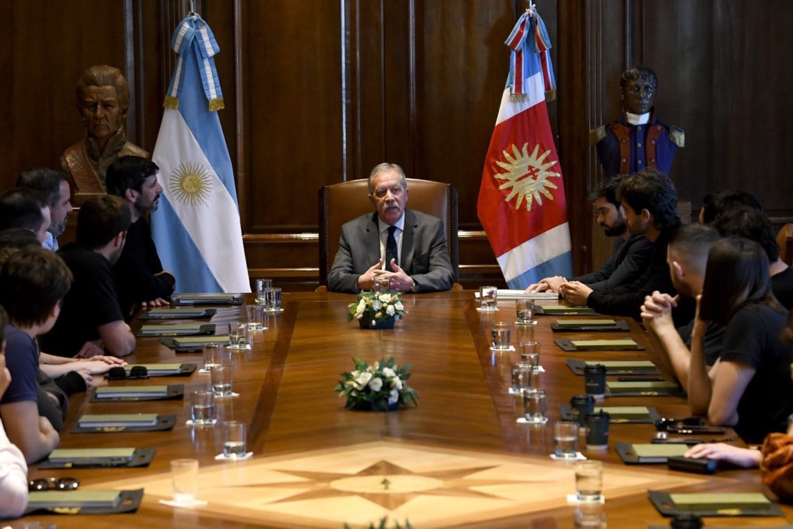 El gobernador Elías Suárez se reunió con jóvenes líderes de todo el país y compartieron la experiencia de Santiago del Estero