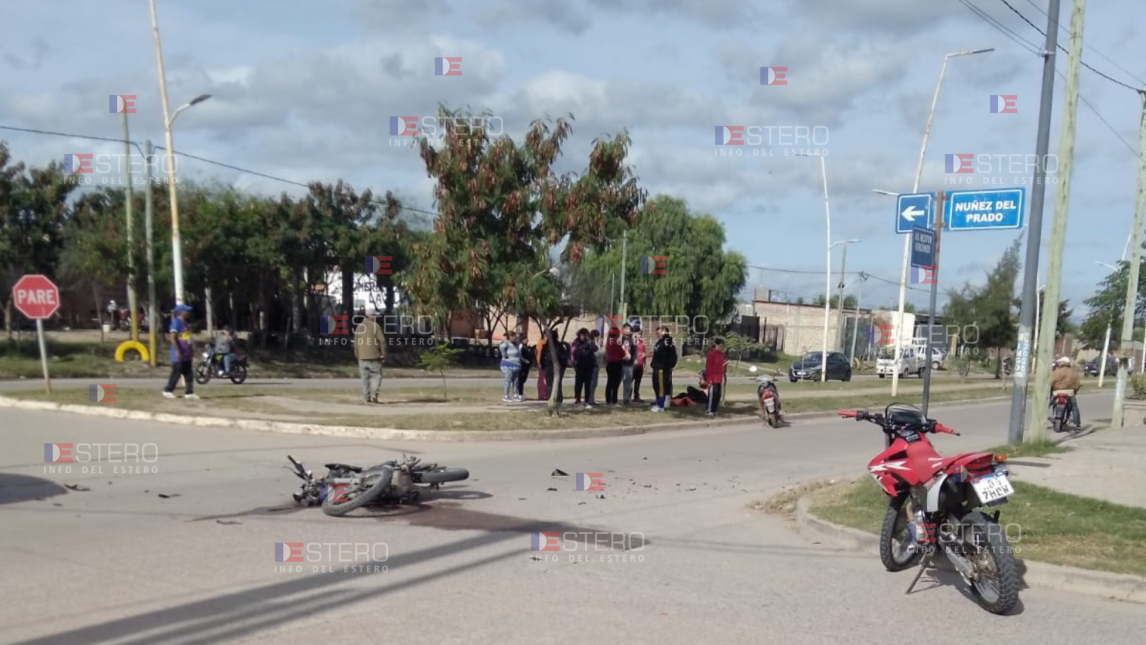 Motocicleta y camioneta protagonizaron un choque en una transitada esquina de Las Termas
