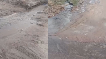 Reclamo en Los Flores: denuncian pérdida de agua desde hace semanas y apuntan contra Aguas de Santiago