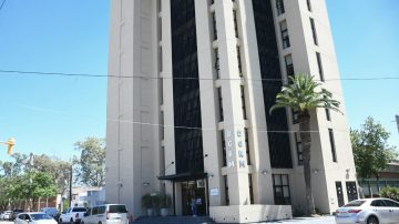 Desde Rentas de la Capital recordaron que es obligatoria la exhibición de la oblea comercial