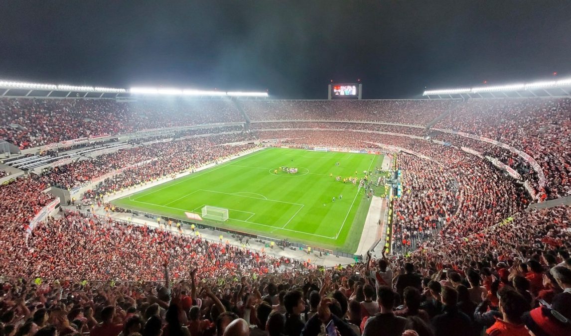 River sueña con un amistoso de lujo ante Barcelona en el Monumental