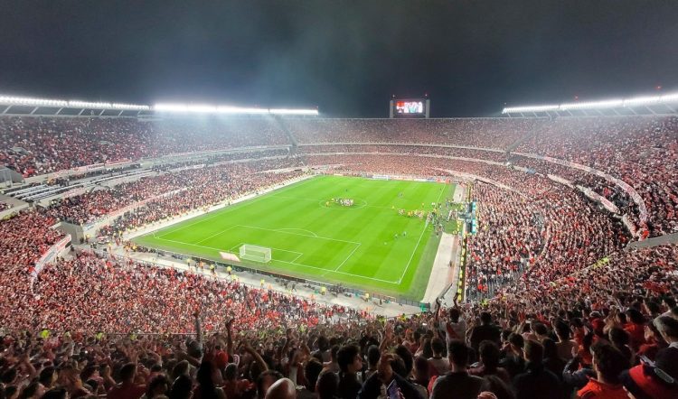 River sueña con un amistoso de lujo ante Barcelona en el Monumental