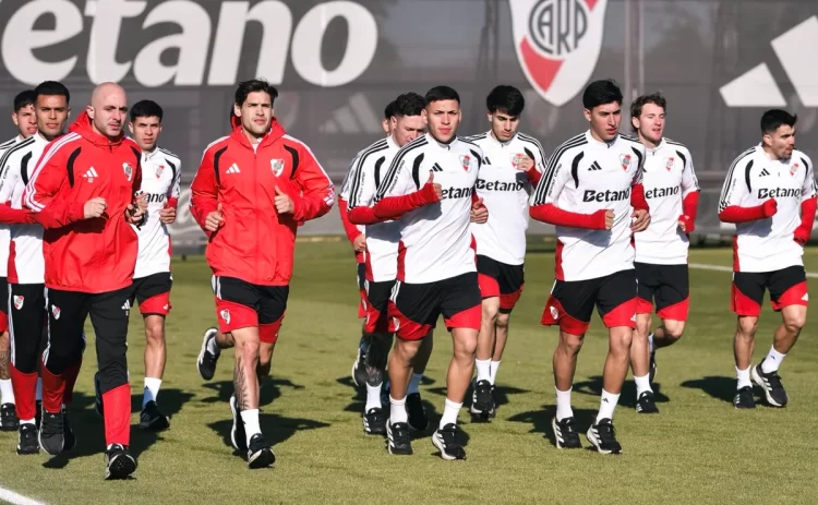 River parte rumbo a España para iniciar la pretemporada con Coudet
