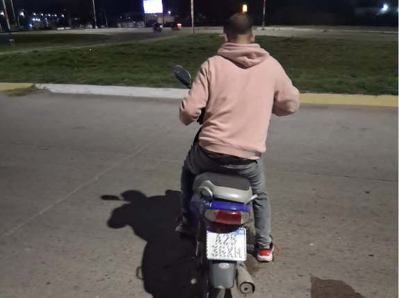 Piden ayuda para encontrar una moto que fue robada: es el único medio de trabajo de su dueña