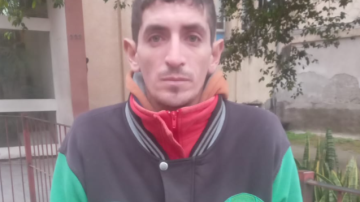 Intentó robarle un celular a una mujer desde una oficina y terminó detenido