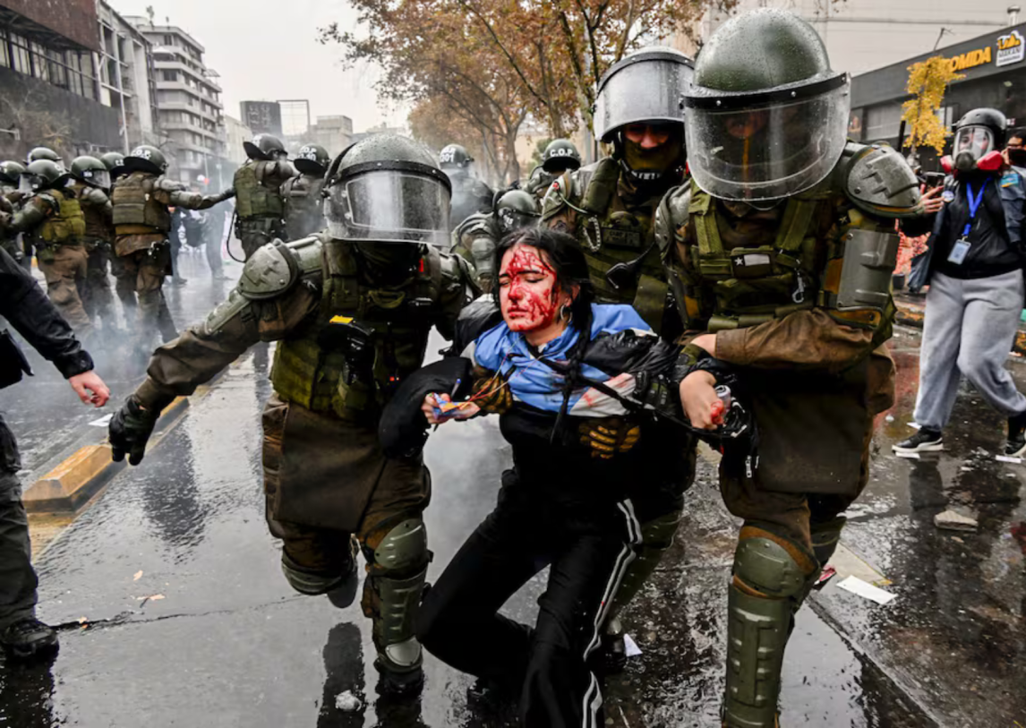 Estudiantes marcharon contra el ajuste de Kast y hubo duros enfrentamientos