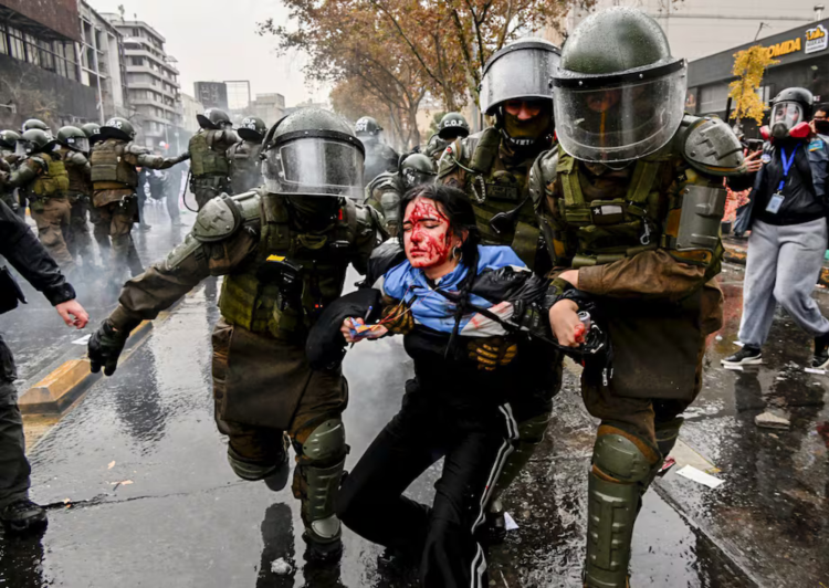 Estudiantes marcharon contra el ajuste de Kast y hubo duros enfrentamientos